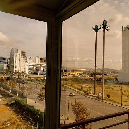 Nouveau Appartement Au Plein Centre Ville En Face Hilton & La Gare De Train Tgv M2 Tanger Extérieur photo