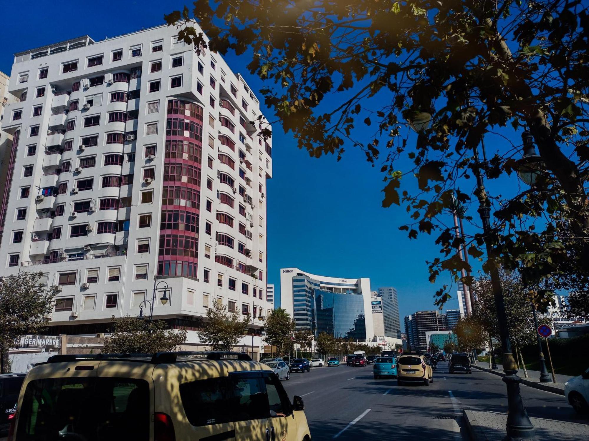 Nouveau Appartement Au Plein Centre Ville En Face Hilton & La Gare De Train Tgv M2 Tanger Extérieur photo